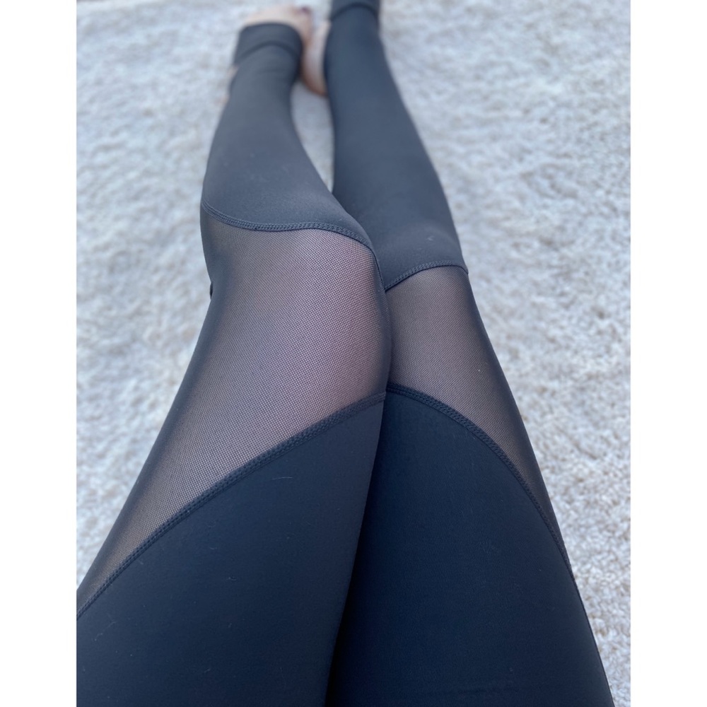 Mesh Paneled Strirrup Yoga Leggings - Picture 6 of 6